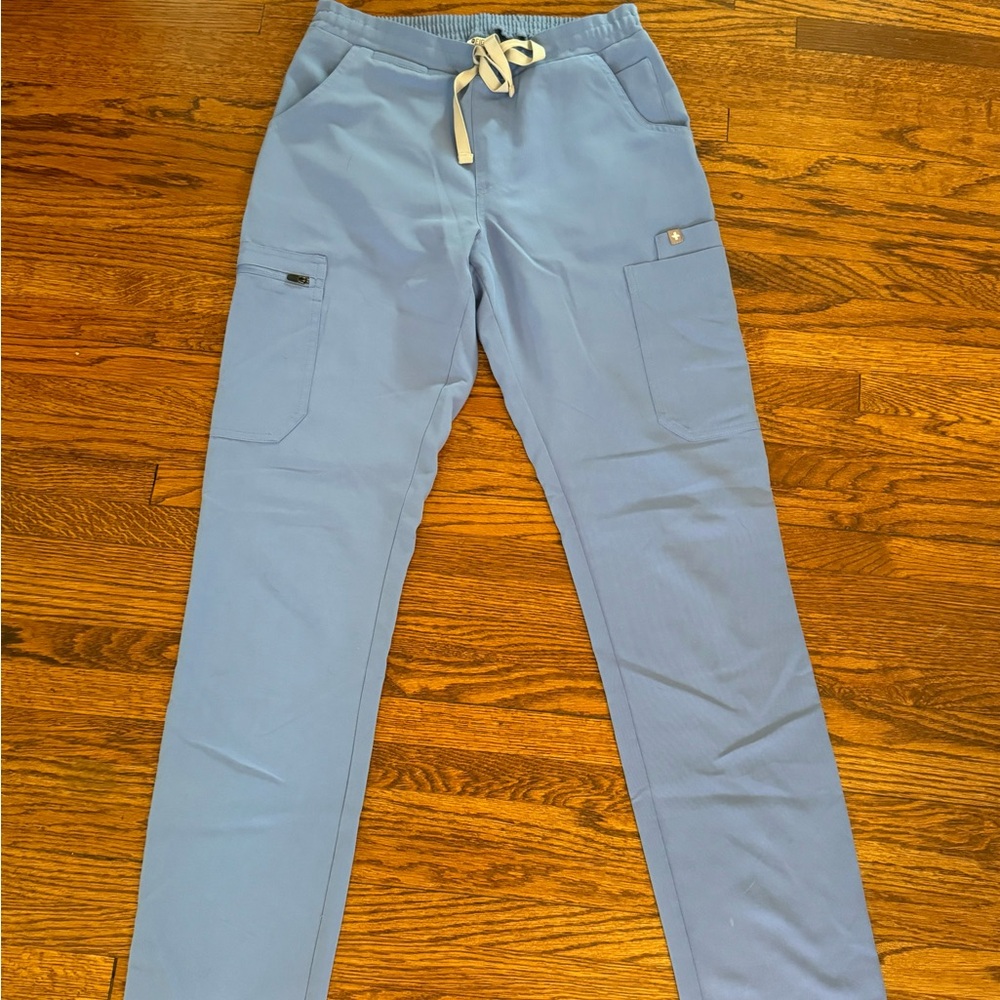 FIGS Women’s Sky Blue Cargo Scrub Pants with Cream Drawstring